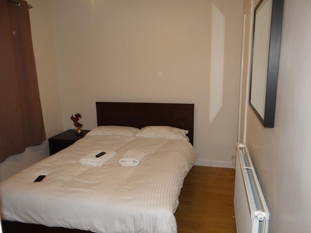 70 Hockley Avenue Barking (Greater London) Exterior foto