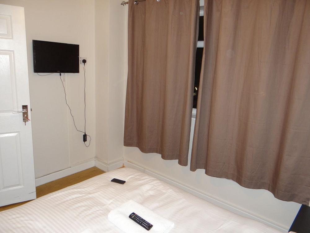 70 Hockley Avenue Barking (Greater London) Exterior foto