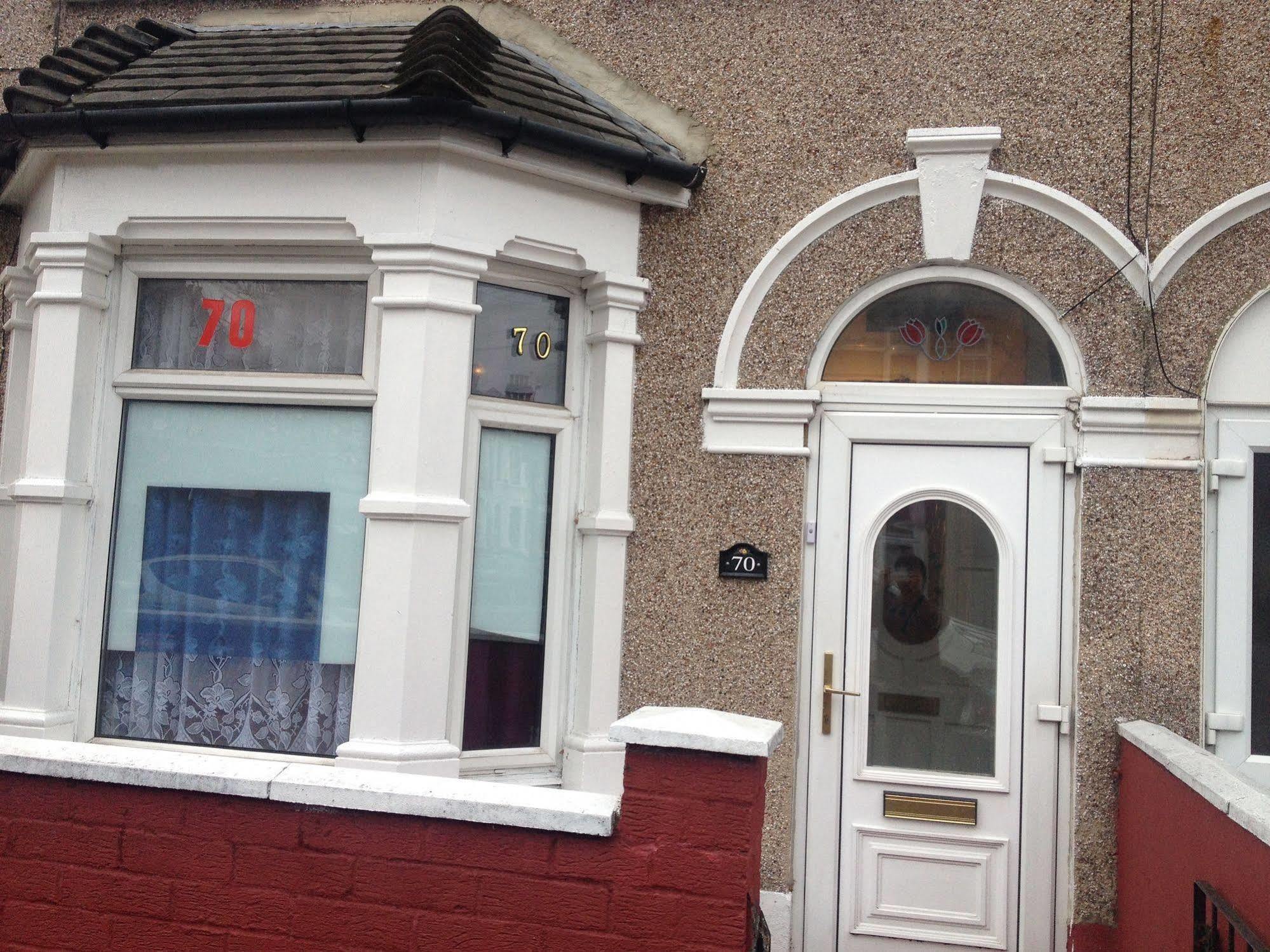 70 Hockley Avenue Barking (Greater London) Exterior foto